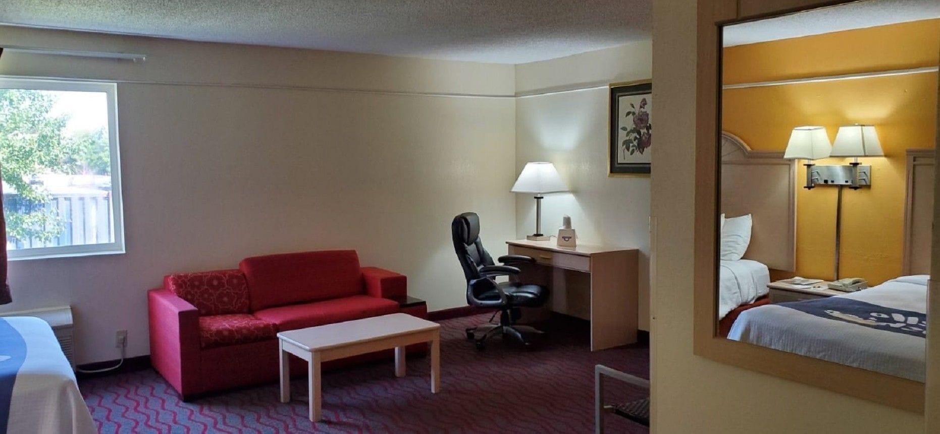 Days Inn By Wyndham Kansas City International Airport Exterior photo