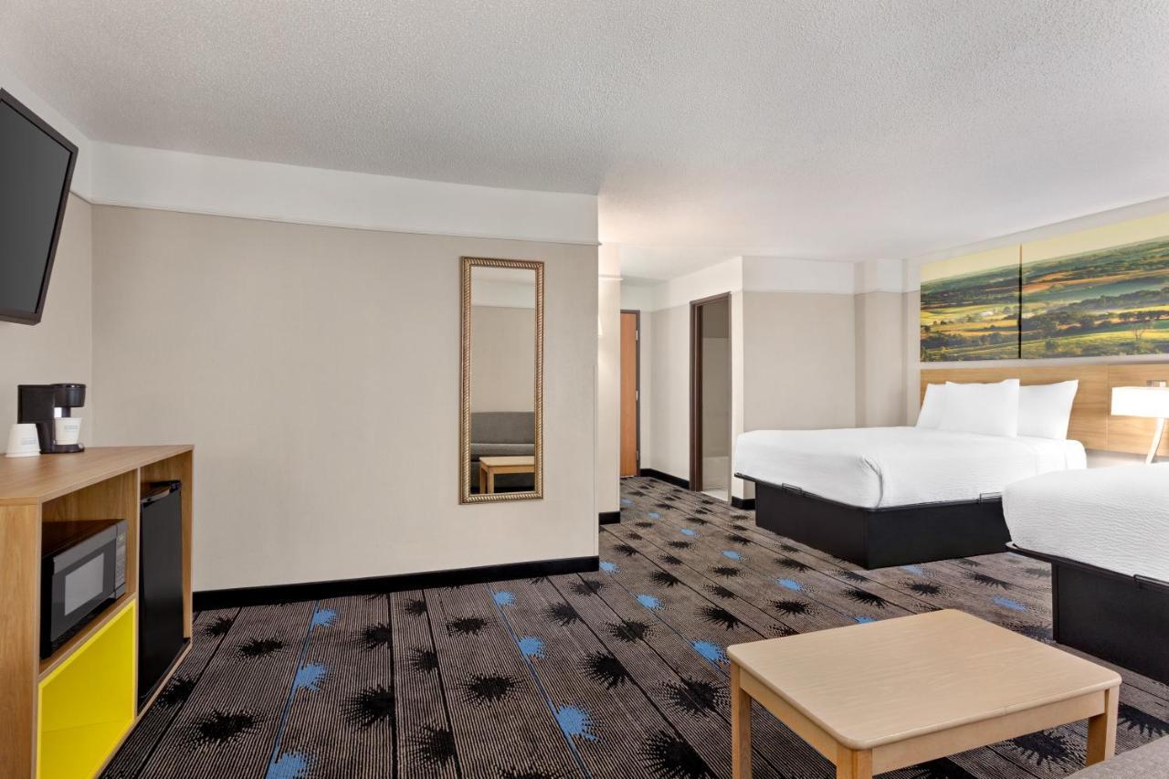 Days Inn By Wyndham Kansas City International Airport Exterior photo