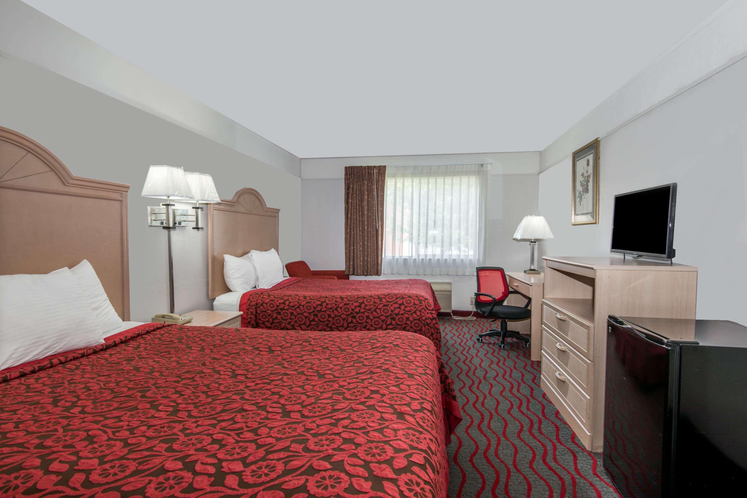 Days Inn By Wyndham Kansas City International Airport Exterior photo